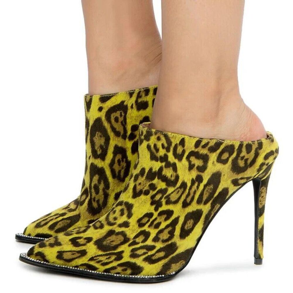 Green leopard print mule heel w/rhinestone accents Size 7.5 Fashion Nova
